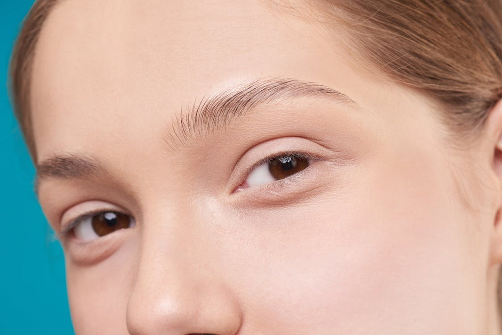 Pourquoi les pores se dilatent-ils et comment les réduire efficacement ?